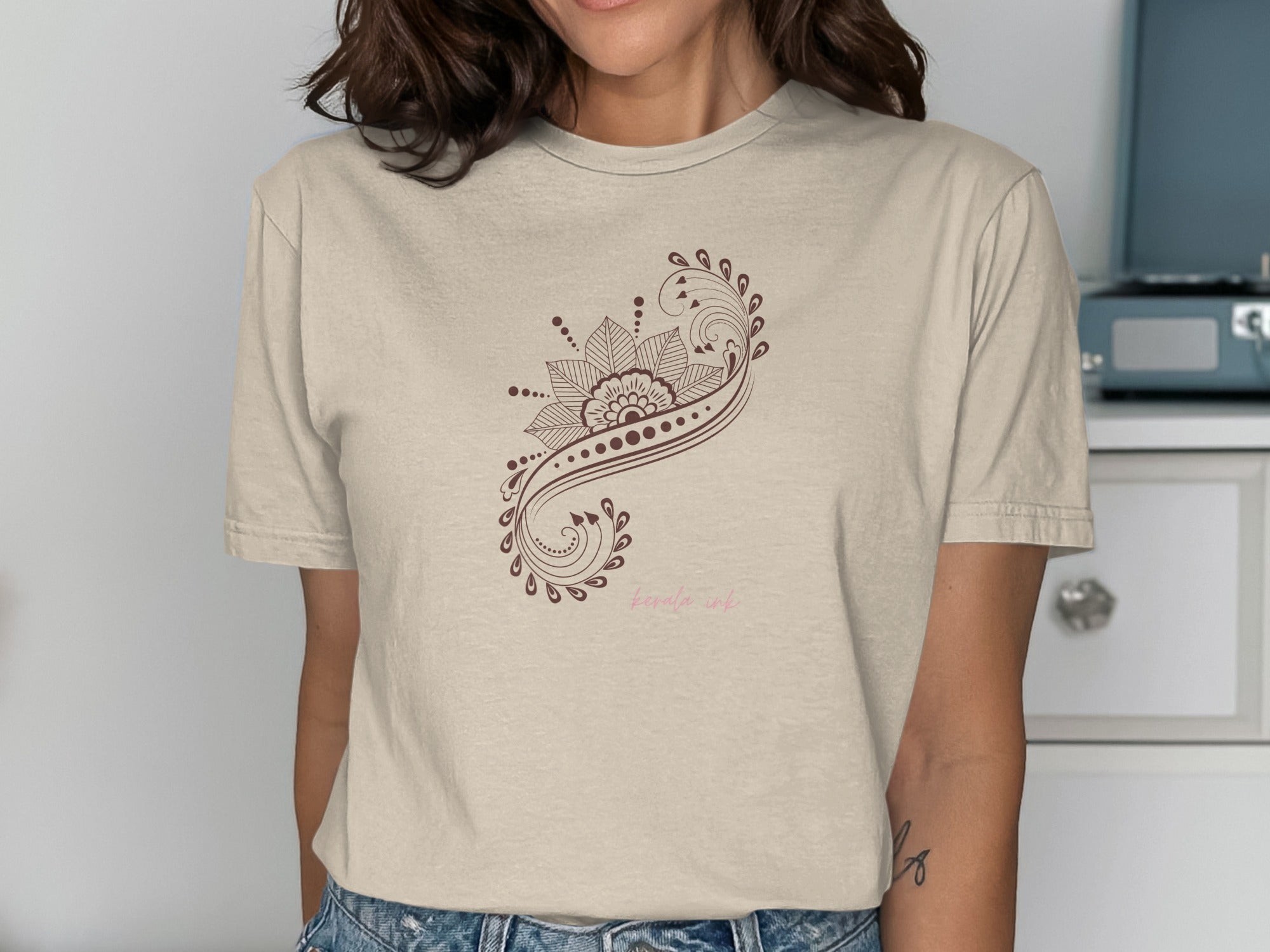 Stylish Floral Design Tee for Casual Look