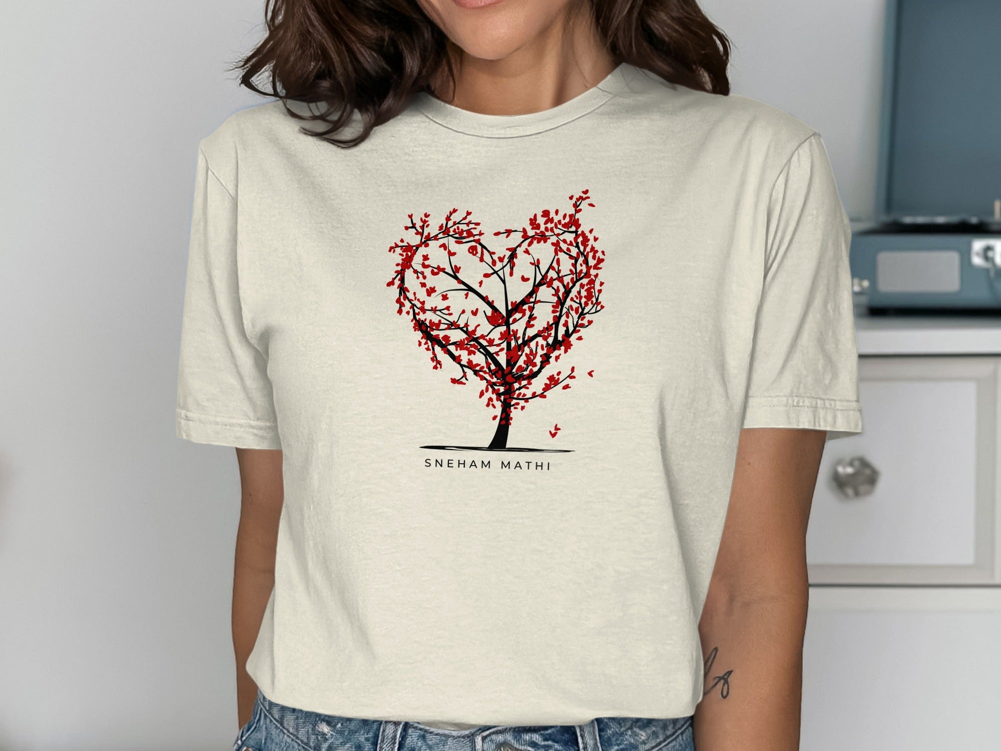 Artistic Heart Tree Graphic T-Shirt for Casual Wear