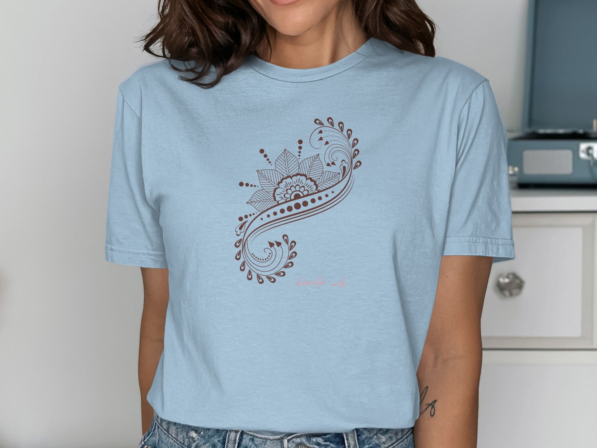 Stylish Blue Graphic Print Tee Perfect for Casual Wear